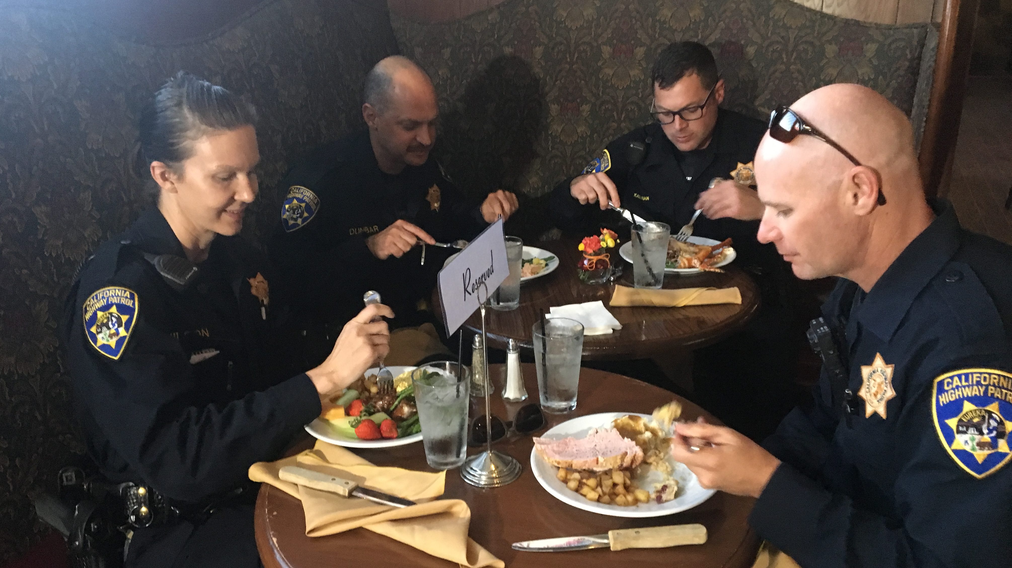 Santa Maria Inn feeds CHP officers working Thanksgiving holiday